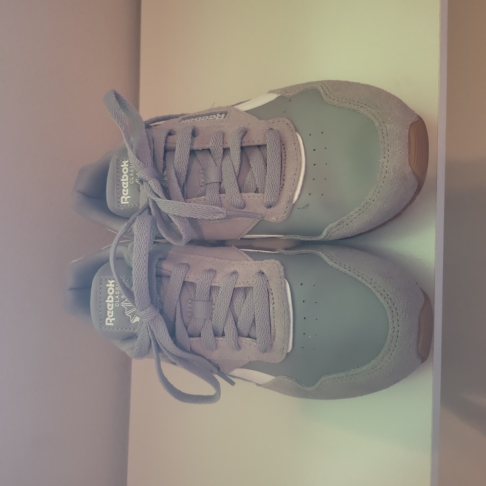 Reebok sneakers youth size 6